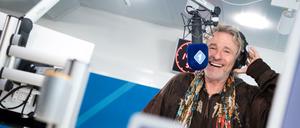 Thomas Gottschalk startete seine Karriere beim Radio. Nun kehrt er mit einer monatlichen Sendung zu seinen Ursprüngen zurück.