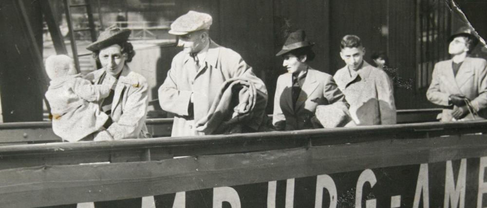 Auf der Flucht vor den Nazis. Jüdische Flüchtlinge gehen 1939 an Bord des Schiffes St. Louis. Das Schiff musste später nach Europa zurückkehren, weil weder Kuba, noch die USA, noch Kanada die rund 900 Menschen aufnehmen wollte.