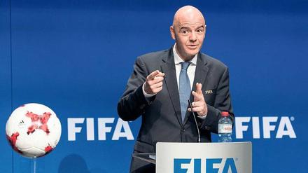 Leute, kann so lustig werden. Fifa-Präsident Gianni Infantino findet auf jeden Fall Spaß beim Gedanken an eine 48er-WM. 