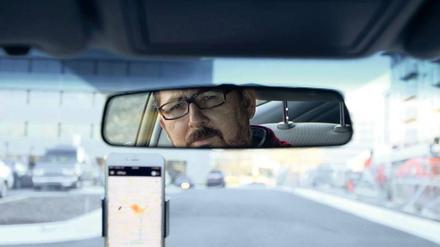 Der türkische Journalist Adem Yavuz Arslan fährt Taxi durch Washington