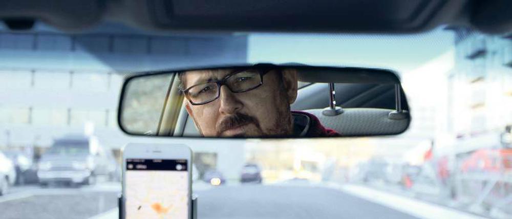 Der türkische Journalist Adem Yavuz Arslan fährt Taxi durch Washington