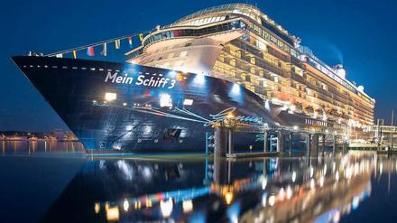 Schwimmendes Vergnügungsviertel. „Mein Schiff 3“ hat 15 Decks, mehrere Pools, elf Restaurants – und ein Theater mit 1000 Plätzen. 