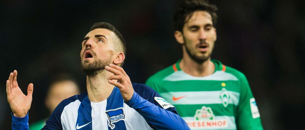 Kann doch nicht wahr sein. Auch Vedad Ibisevic (links) hat in der Rückrunde der Vorsaison seine Form gesucht.