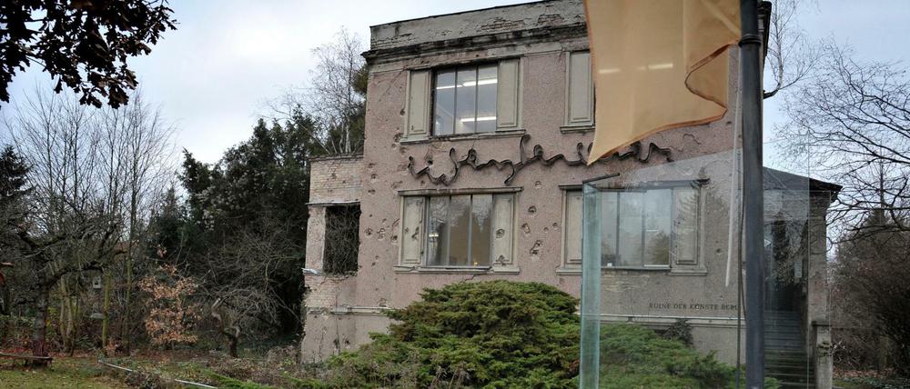 Glas und Wind und flüchtige Kunst. Das Vater-Sohn-Künstlergespann Wolf und Timo Kahlen betreiben seit 1985 in Berlin-Dahlem die "Ruine der Künste".