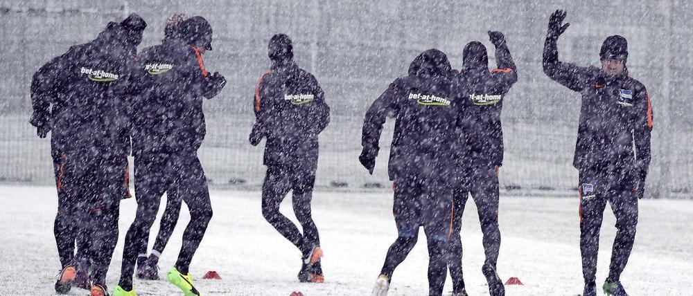 Raus aus Berlin. Hertha entfloh am Samstag dem Winterwetter Richtung Spanien.