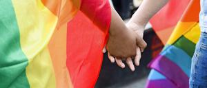 Zärtlichkeiten in der Öffentlichkeit? Homosexuelle fallen da immer noch auf.