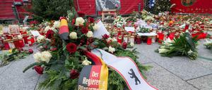 Kranzniederlegung auf der Weihnachtsmarkt am Breitscheidplatz in Berlin.