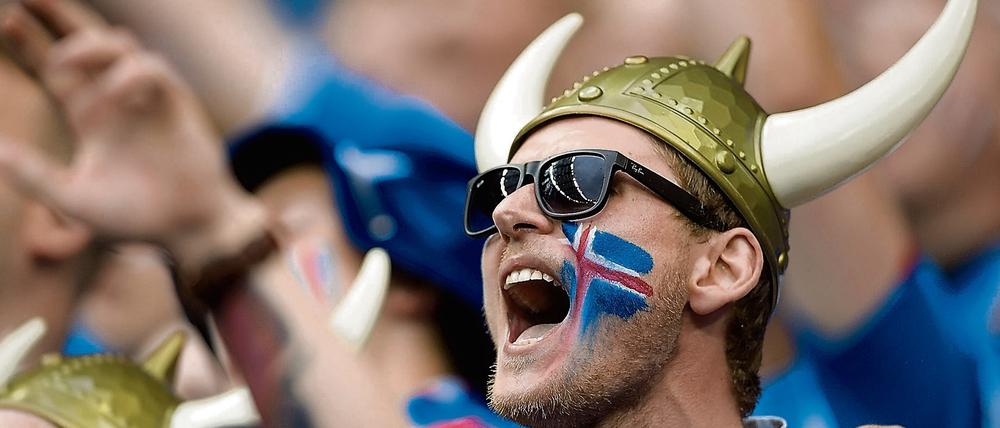 Islands Fans genossen die EM 2016 - den Anhängern anderer kleiner Fußballländer wird es bei einer 48er-WM ähnlich gehen.