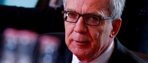 Innenminister Thomas de Maizière teilte mit, dass im vergangenen Jahr 280.000 Menschen in Deutschland Asyl suchten.