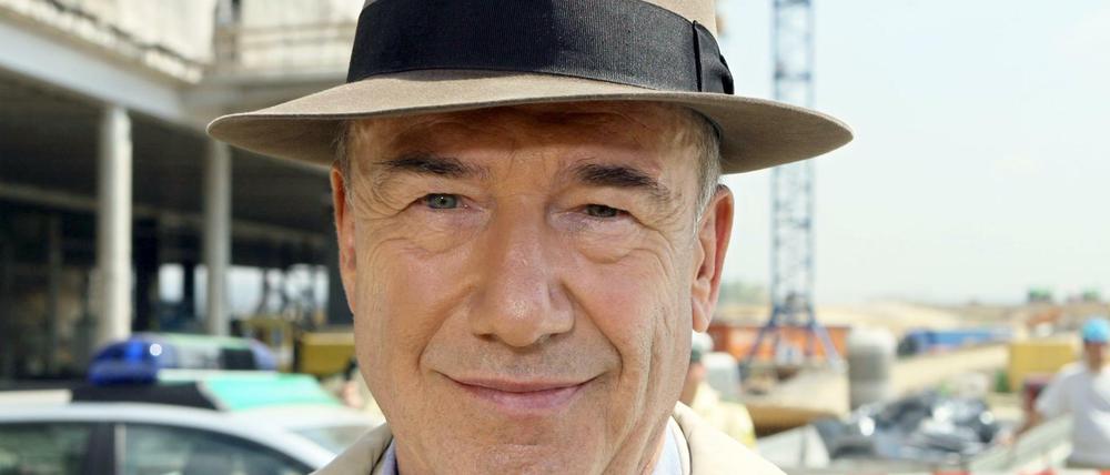 Markenzeichen Trenchcoat und Schlapphut: Dietz-Werner Steck als "Tatort"-Kommissar Bienzle.