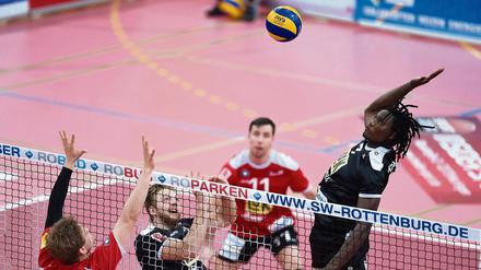 Szene aus der vergangenen Saison: Magloire Mayaula Nzeza setzt zum Angriffsschlag an.