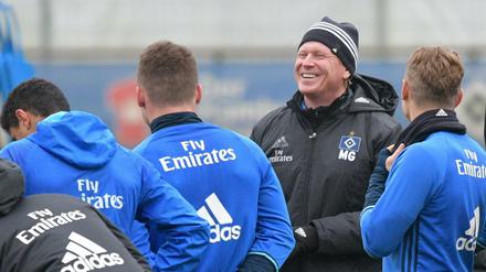 Trainer Gisdol darf sich über weitere Unterstützung von HSV-Investor Kühne freuen.