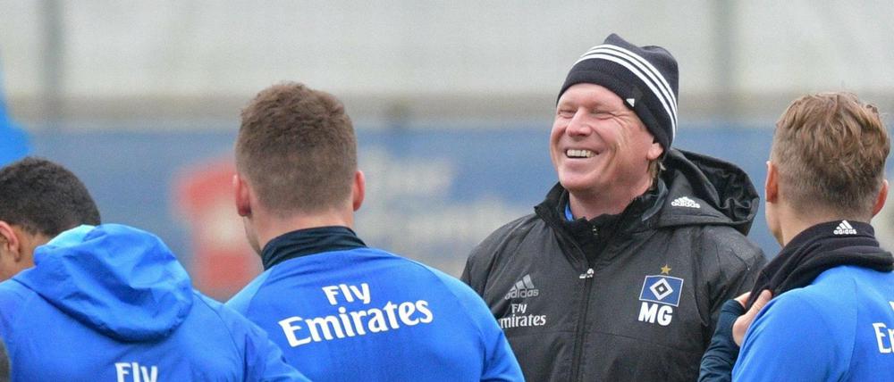 Trainer Gisdol darf sich über weitere Unterstützung von HSV-Investor Kühne freuen.