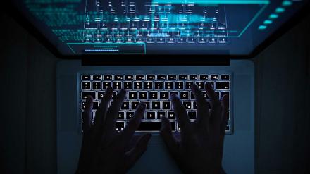 Die Bundesregierung resgistriert täglich etwa 20 hochspezialisierte Cyberangriffe.