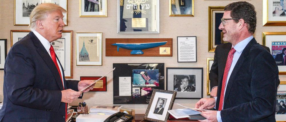 Donald John Trump (links), der designierte 45. Präsident der Vereinigten Staaten («President-elect»), im Interview mit Kai Diekmann, Herausgeber der Bild-Gruppe, am Freitag im Trump Tower in New York.