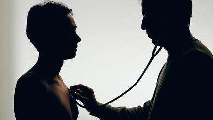 Privat oder gesetzlich? Vor allem für niedergelassene Ärzte macht das einen Riesenunterschied.