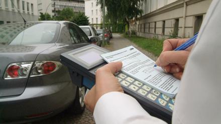 Immer häufiger werden Mitarbeiter angegriffen und beleidigt. (Symbolbild)
