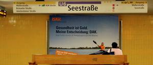 Weil am U-Bahnhof Seestraße Gleise gewechselt werden, setzt die BVG Ersatzbusse ein.