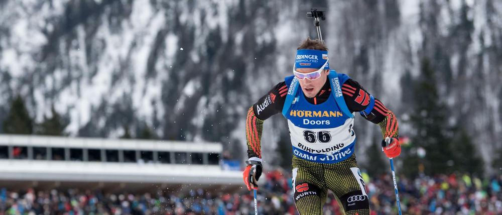 Simon Schempp leistete sich einen Schießfehler, kam aber dennoch als Fünfter durchs Ziel.