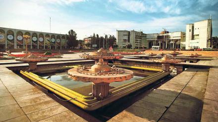Kommunistisch. Der weitläufige Ala-Too-Platz im Zentrum der kirgisischen Hauptstadt wurde 1984 eröffnet. 