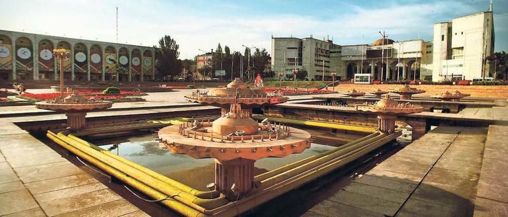 Kommunistisch. Der weitläufige Ala-Too-Platz im Zentrum der kirgisischen Hauptstadt wurde 1984 eröffnet.