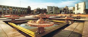 Kommunistisch. Der weitläufige Ala-Too-Platz im Zentrum der kirgisischen Hauptstadt wurde 1984 eröffnet. 