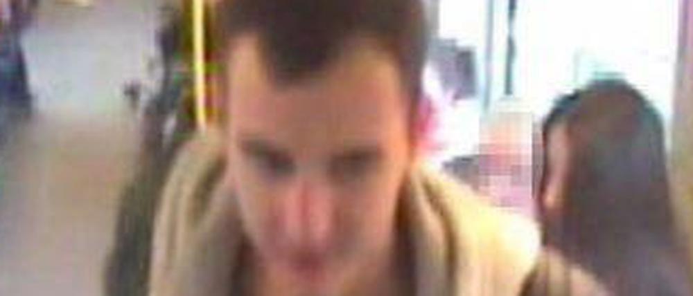 Dieser Mann wird wegen versuchtem Raubüberfall gesucht.