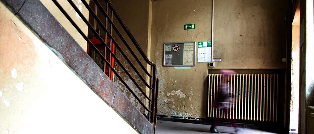 Viele Berliner Schulen haben Sanierung dringend nötig, wie auch das Treppenhaus dieser Grundschule.