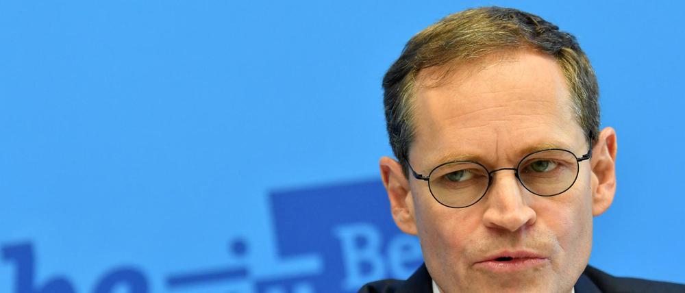 Regierungschef inmitten von Revolten. Die Kritik an Michael Müller insbesondere von der Linken ist nach dem Rücktritt von Andrej Holm nicht verstummt. Hinzu kommt innerparteilicher Aufruhr in der SPD.