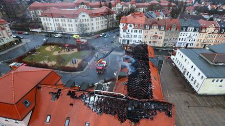 Ein Facebook-Freund von Robert S. soll nach dem Brandanschlag auf die geplante Flüchtlingsunterkunft "Husarenhof" Rettungskräfte behindert haben. 