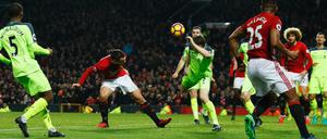 Aus der Hocke. Zlatan Ibrahimovic trifft in der 84. Minute zum Endstand.