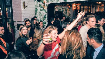 Tanz und Trends: Bei der Party von Vogue und KaDeWe legte Moderatorin Wana Limar (li.) auf. Auch die Fete des Zeit-Magazins bot mehr als Häppchen. 