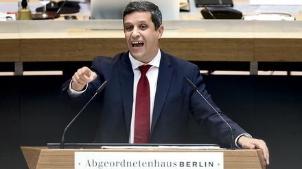 Der Fraktionsvorsitzende Raed Saleh (SPD) in der Sitzung des Berliner Abgeordnetenhauses am 12. Januar in Berlin. 