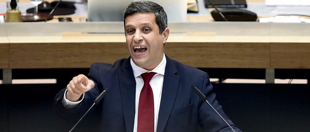 Der Fraktionsvorsitzende Raed Saleh (SPD) in der Sitzung des Berliner Abgeordnetenhauses am 12. Januar in Berlin.