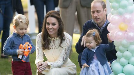 Tradition verpflichtet. Prinz George und Prinzessin Charlotte von England sind oft angezogen wie im 19. Jahrhundert.