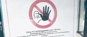 Fertiggestellt und in Betrieb. Auf diese Tür trifft das zu – auf den gesamten Flughafen aber leider nach wie vor nicht.