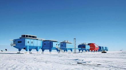 Wie in einem „Star Wars“-Film. In diesen Modulen der Polarstation Halley VI leben britische Forscher mit ihrem Gerät. 