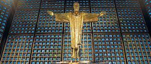 Lichter für die Opfer vom Breitscheidplatz. Die Gedächtniskirche ist zum Ort des Gedenkens geworden.