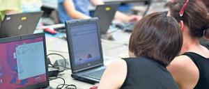 Computer, ja bitte. Wollen Frauen in der neuen Welt die Richtung vorgeben, müssen sie sich auskennen mit den digitalen Techniken.