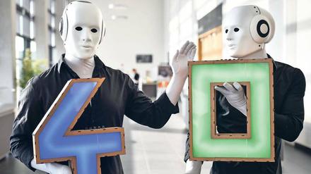 Hallo, Roboter. Manager sollten versuchen, Algorithmen hinter den Technologien zu verstehen. Und sich auf Themen einlassen, mit denen sich Datenexperten befassen. Dazu gehören einige Grundkenntnisse in Datenbanken und ein Einblick ins Open Source Prinzip. 