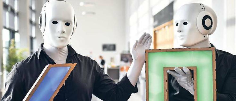 Hallo, Roboter. Manager sollten versuchen, Algorithmen hinter den Technologien zu verstehen. Und sich auf Themen einlassen, mit denen sich Datenexperten befassen. Dazu gehören einige Grundkenntnisse in Datenbanken und ein Einblick ins Open Source Prinzip.