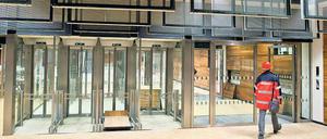 Der Brandschutz im BER-Terminal macht weiter Probleme. Unter anderem funktioniert die Türsteuerung nicht richtig.