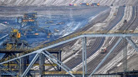 Ein Blick in den Tagebau Jänschwalde in Brandenburg. Greenpeace will zu dem umstrittenen Verkauf ein "Schwarzbuch" veröffentlichen.