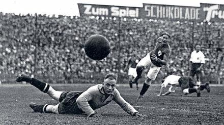 Wie Fußball mit der Lokalgeschichte zusammenhängt und was der legendäre Hanne Sobek damit zu tun hat, ist bald Teil einer Sonderausstellung. 