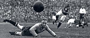 Wie Fußball mit der Lokalgeschichte zusammenhängt und was der legendäre Hanne Sobek damit zu tun hat, ist bald Teil einer Sonderausstellung. 
