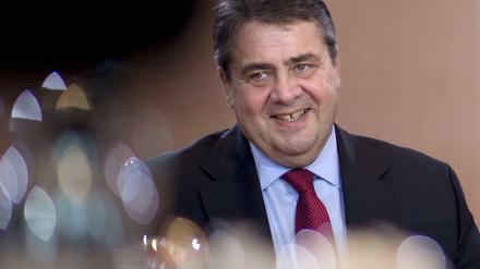 Wirtschaftsminister Sigmar Gabriel will bei der Umsetzung des Klimaschutzplanes die Kosten im Auge behalten.