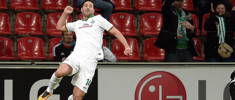 Keiner springt höher. Claudio Pizarro.