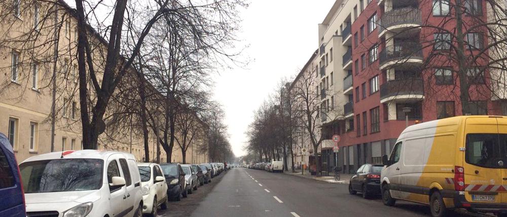 Viele kennen sich in der Hosemannstraße im Prenzlauer Berg. Die Anwohner sind fassungslos über den Fund.