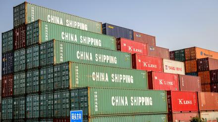 Containerschiff in Shanghai.