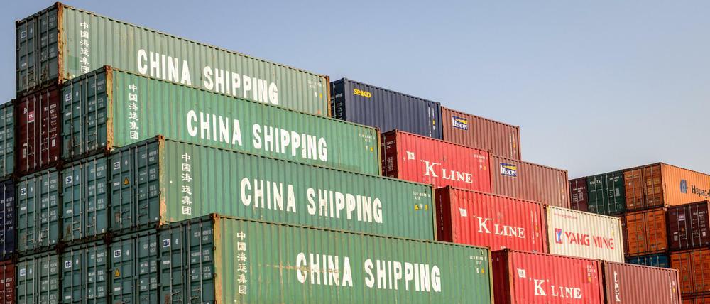 Containerschiff in Shanghai.